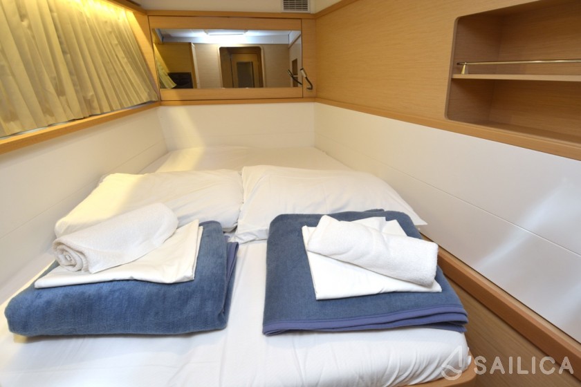 Lagoon 450 F - 4 + 2 cab. - Yacht Charter Sailica