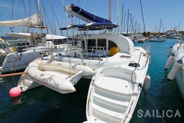Lagoon 380 - Yacht Charter Sailica