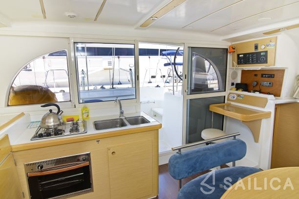 Lagoon 380 - Yacht Charter Sailica