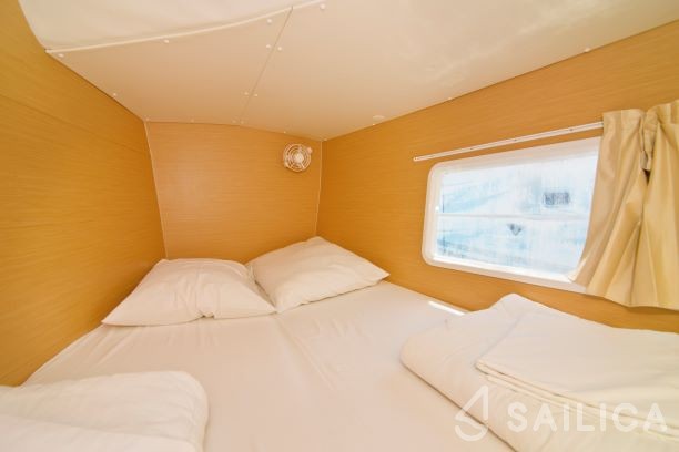 Lagoon 380 - Yacht Charter Sailica