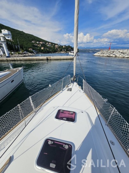 Oceanis 34 - Yacht Charter Sailica