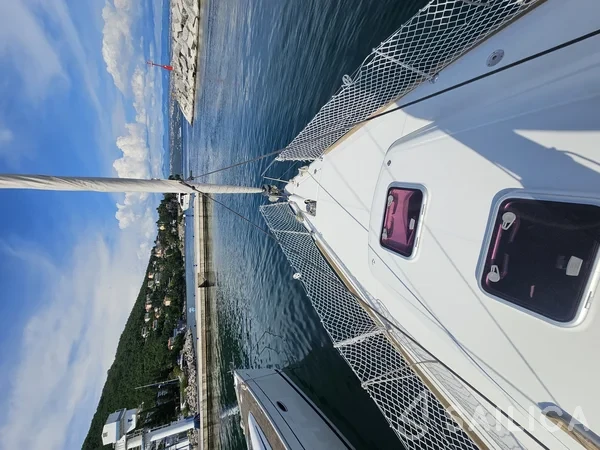 Oceanis 34 - Yacht Charter Sailica