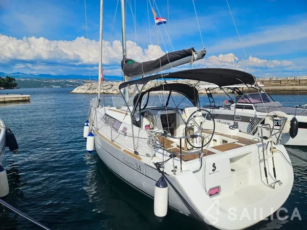 Oceanis 34 - Yacht Charter Sailica