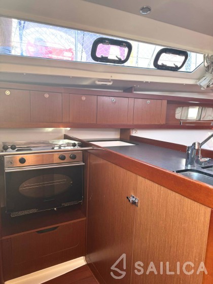 Oceanis 34 - Yacht Charter Sailica
