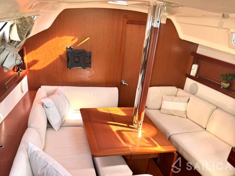 Oceanis 34 - Yacht Charter Sailica