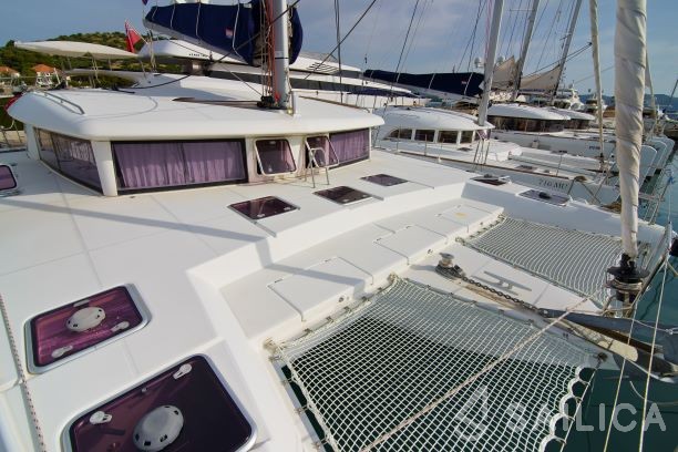 Lagoon 421 - Yacht Charter Sailica