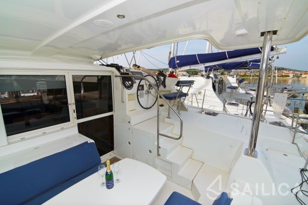 Lagoon 421 - Yacht Charter Sailica