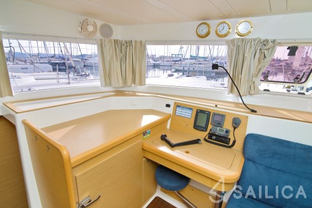 Lagoon 421 - Yacht Charter Sailica