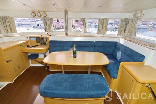 Lagoon 421 - Yacht Charter Sailica