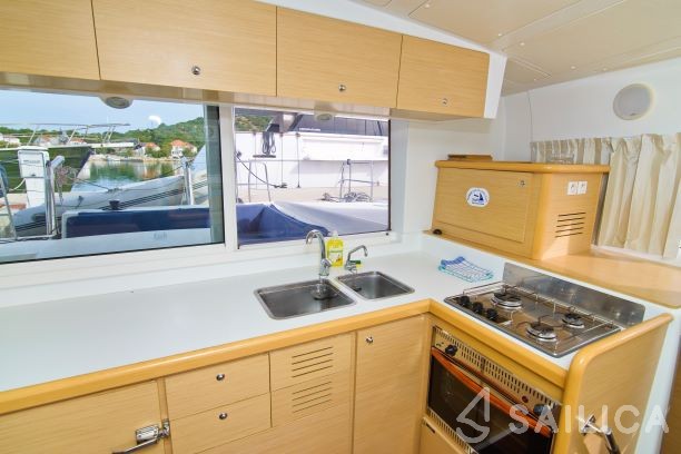 Lagoon 421 - Yacht Charter Sailica