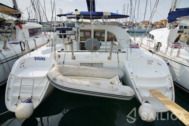 Lagoon 380 - Yacht Charter Sailica