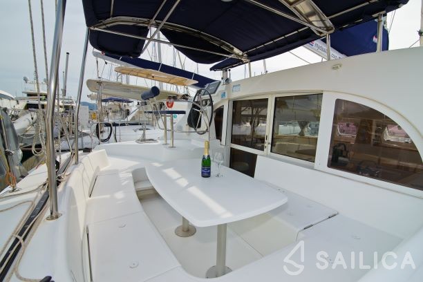 Lagoon 380 - Yacht Charter Sailica
