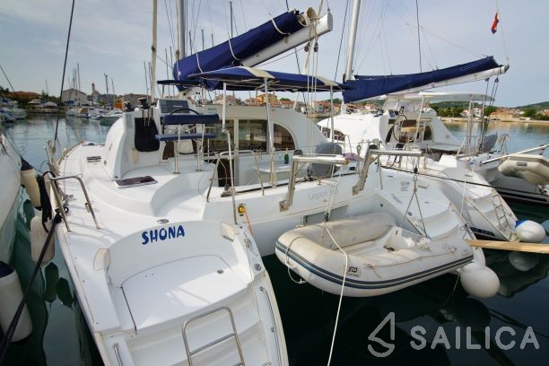 Lagoon 380 - Yacht Charter Sailica