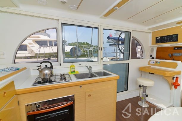 Lagoon 380 - Yacht Charter Sailica