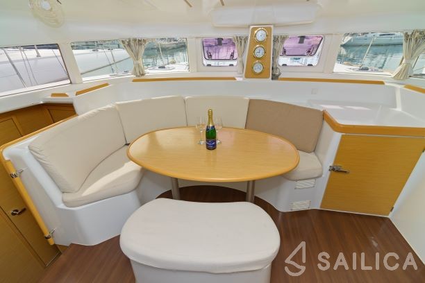 Lagoon 380 - Yacht Charter Sailica