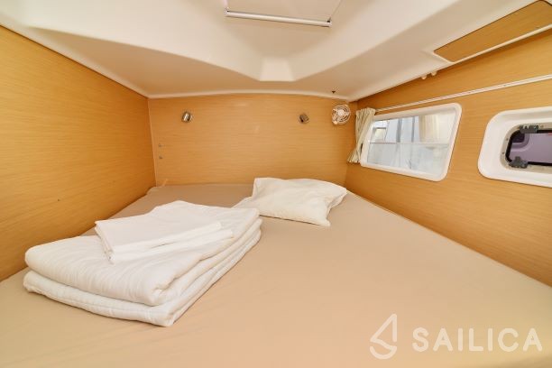 Lagoon 380 - Yacht Charter Sailica