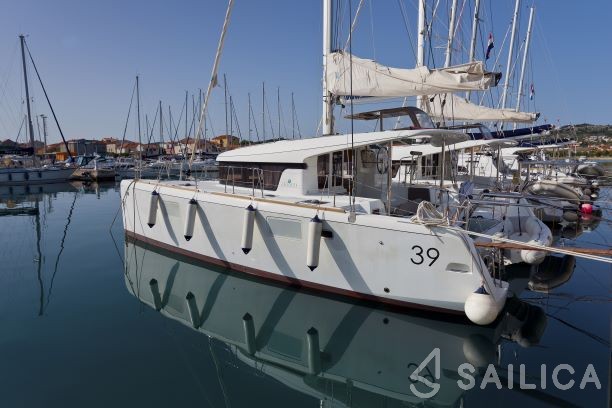 Lagoon 39 - Yacht Charter Sailica