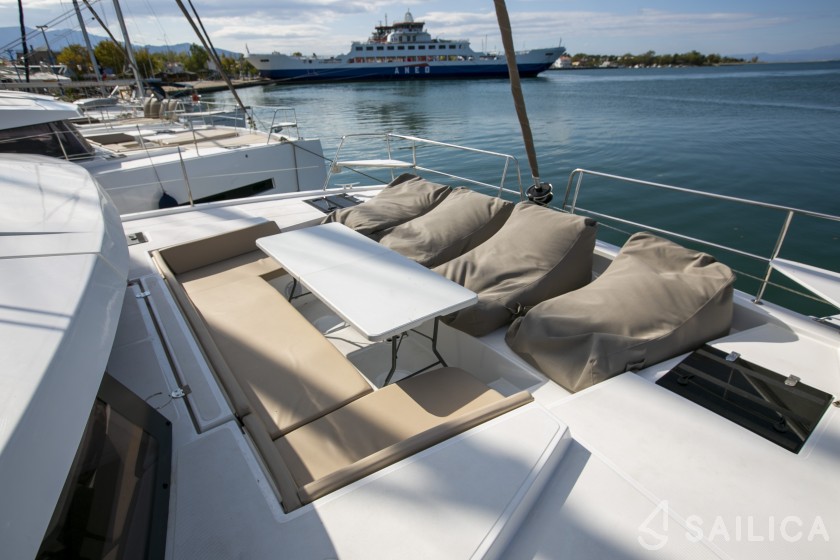 Bali 4.1 - Yacht Charter Sailica