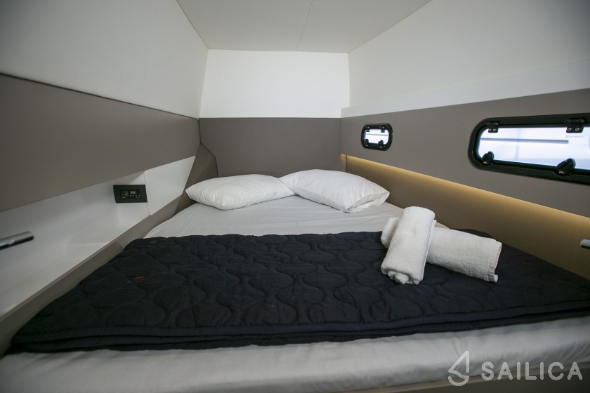 Bali 4.1 - Yacht Charter Sailica