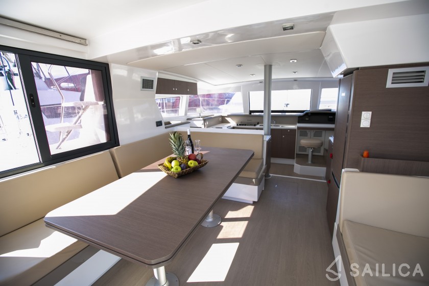 Bali 4.1 - Yacht Charter Sailica