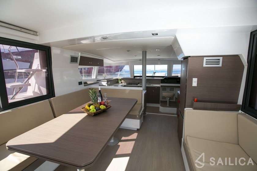 Bali 4.1 - Yacht Charter Sailica