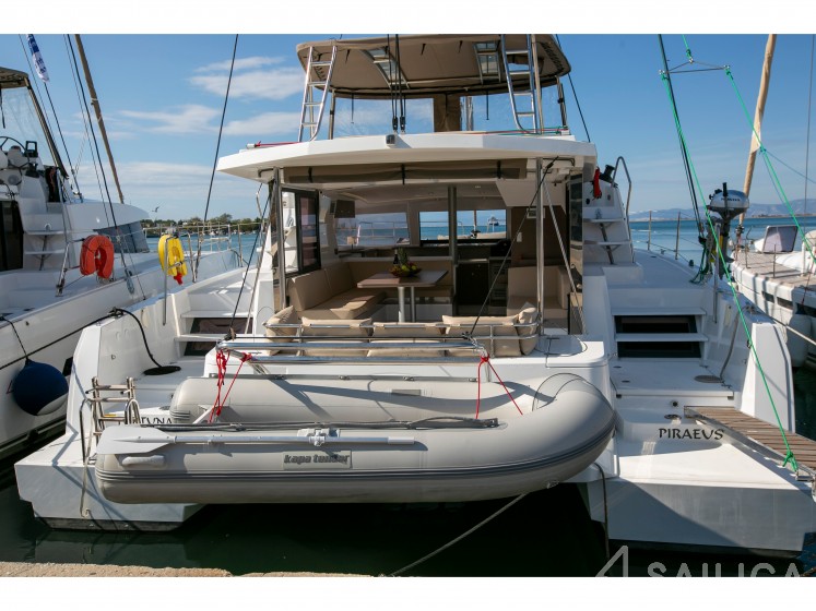 Bali 4.1 - Yacht Charter Sailica