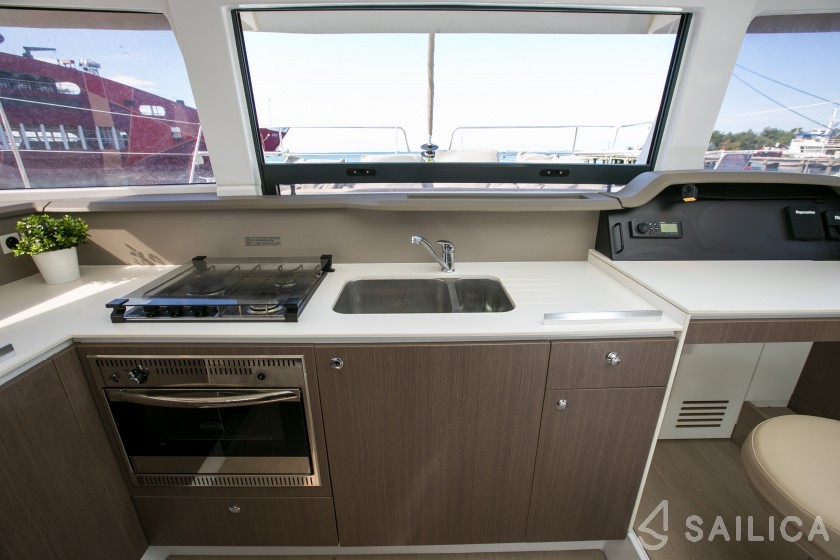 Bali 4.1 - Yacht Charter Sailica