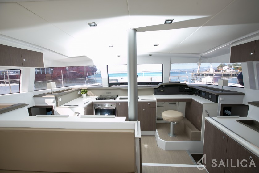 Bali 4.1 - Yacht Charter Sailica