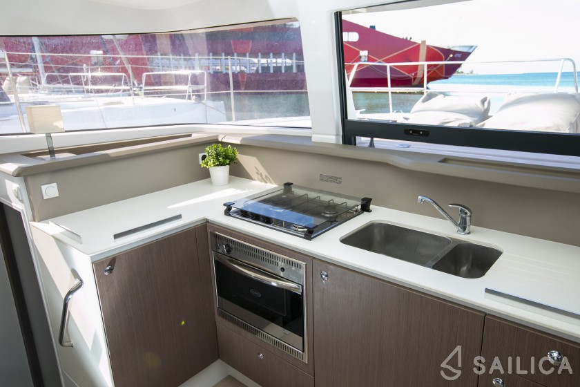 Bali 4.1 - Yacht Charter Sailica