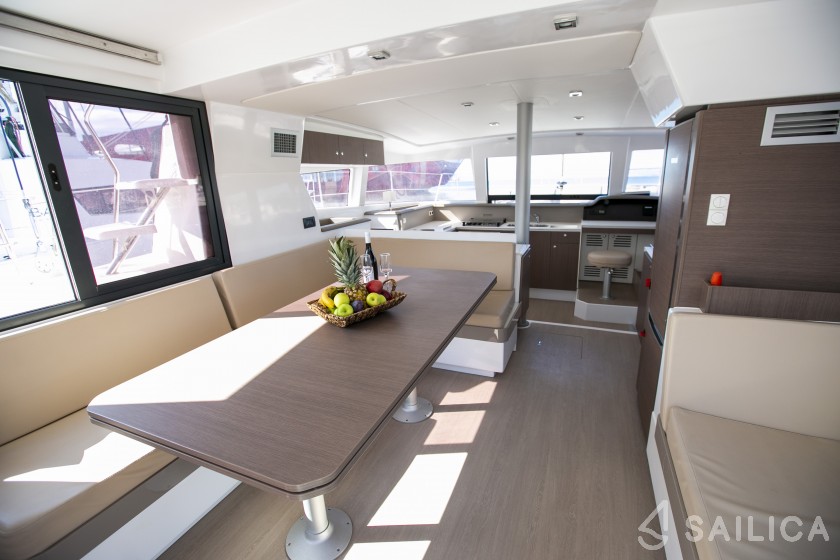 Bali 4.1 - Yacht Charter Sailica