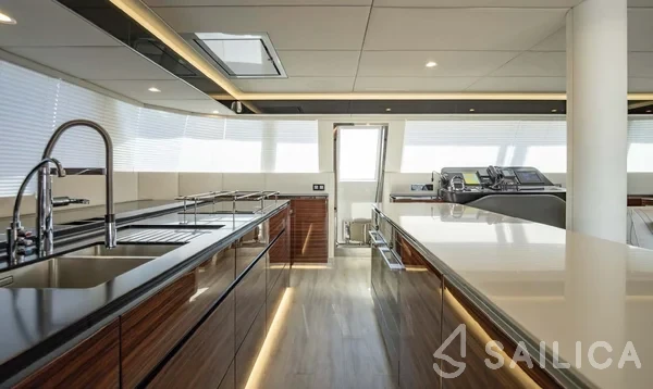 Sunreef 60 - Yacht Charter Sailica