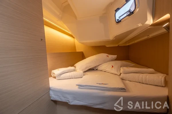 Oceanis 37.1 - Yacht Charter Sailica