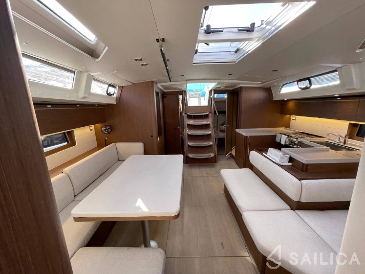 Oceanis 51.1 - Yacht Charter Sailica