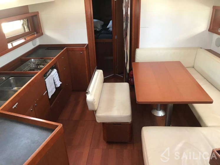 Oceanis 45 - Yacht Charter Sailica