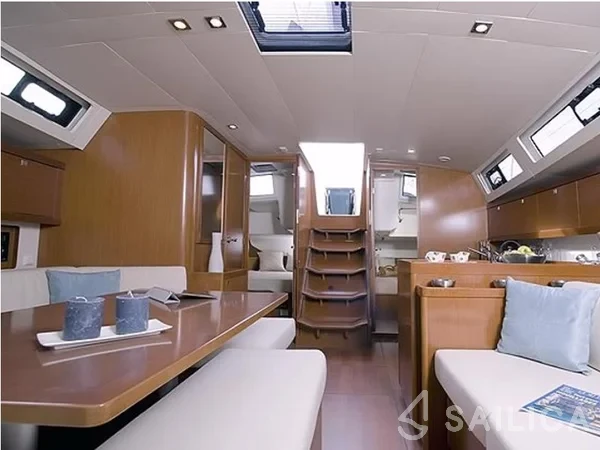 Oceanis 45 - Yacht Charter Sailica