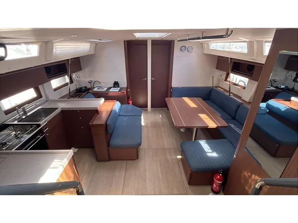 Oceanis 51.1 - Yacht Charter Sailica