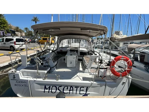 Oceanis 51.1 - Yacht Charter Sailica