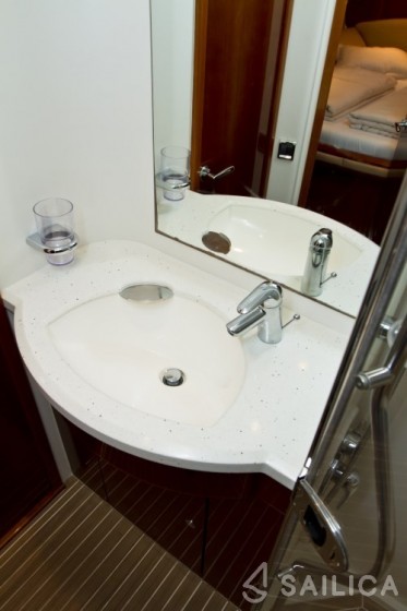 Princess V 58 - Yacht Charter Sailica