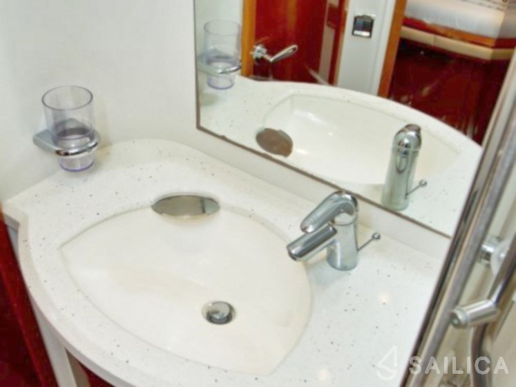 Princess V 58 - Yacht Charter Sailica