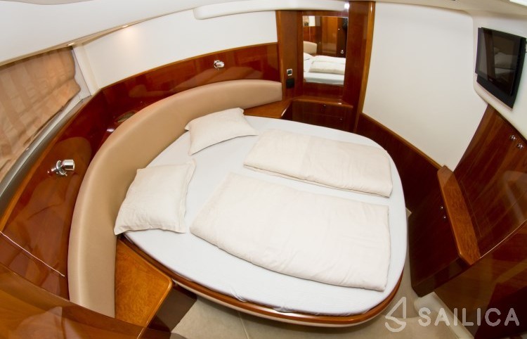 Princess V 58 - Yacht Charter Sailica