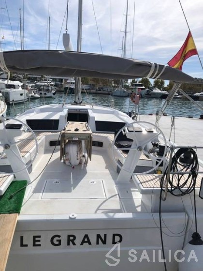 Oceanis 51.1 - Yacht Charter Sailica