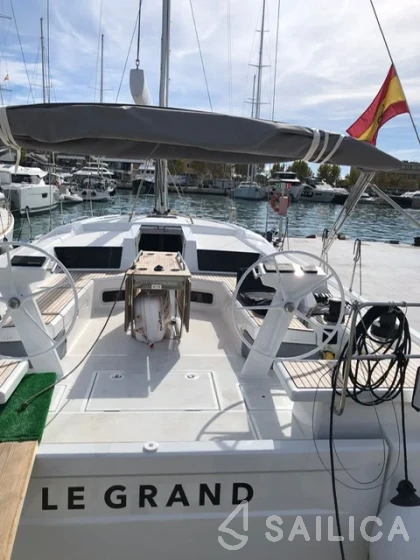 Oceanis 51.1 - Yacht Charter Sailica