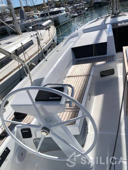 Oceanis 51.1 - Yacht Charter Sailica