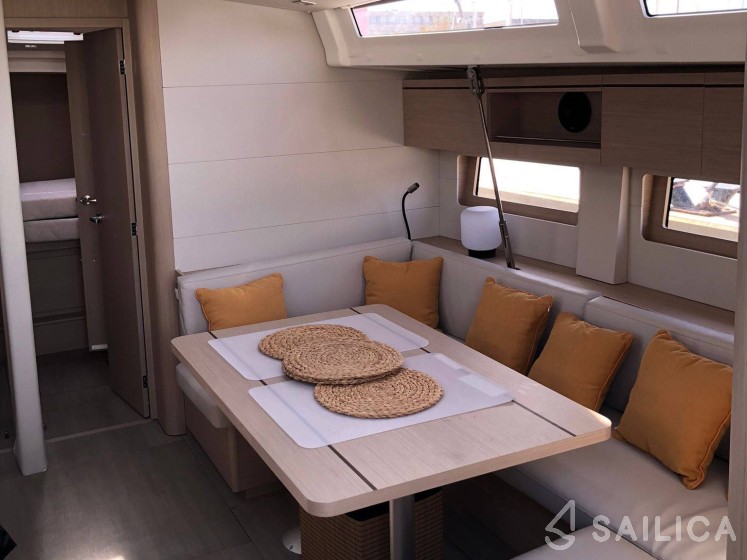 Oceanis 51.1 - Yacht Charter Sailica