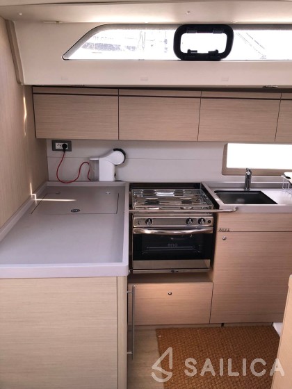 Oceanis 51.1 - Yacht Charter Sailica