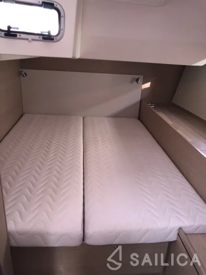 Oceanis 51.1 - Yacht Charter Sailica