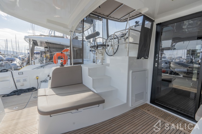 Lagoon 42 - Yacht Charter Sailica
