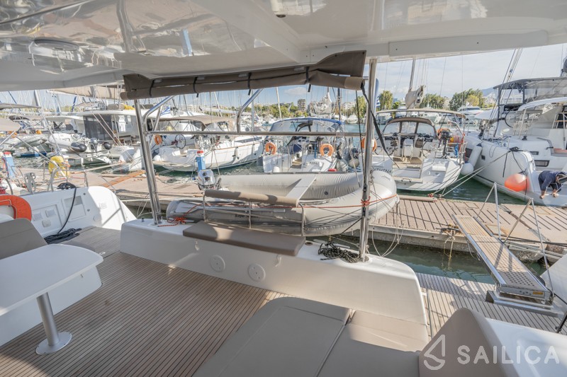 Lagoon 42 - Yacht Charter Sailica