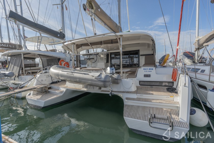 Lagoon 42 - Yacht Charter Sailica