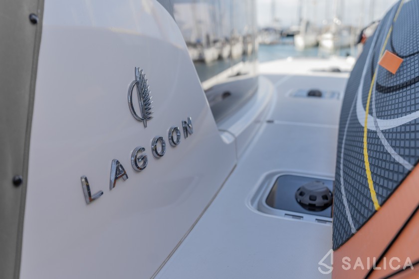 Lagoon 42 - Yacht Charter Sailica